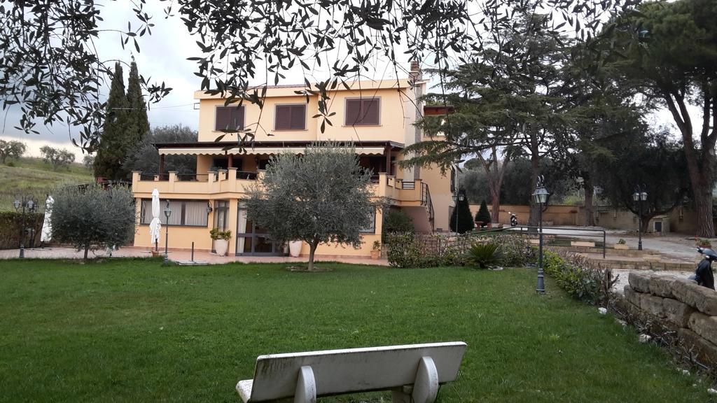 Bed And Breakfast La Corte Degli Ulivi Civitavecchia Exterior foto