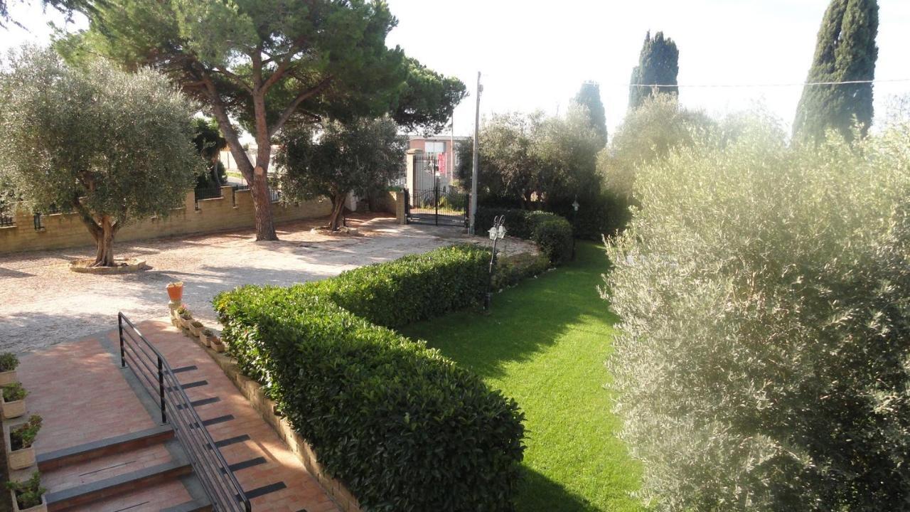 Bed And Breakfast La Corte Degli Ulivi Civitavecchia Exterior foto