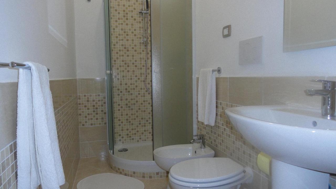 Bed And Breakfast La Corte Degli Ulivi Civitavecchia Cameră foto